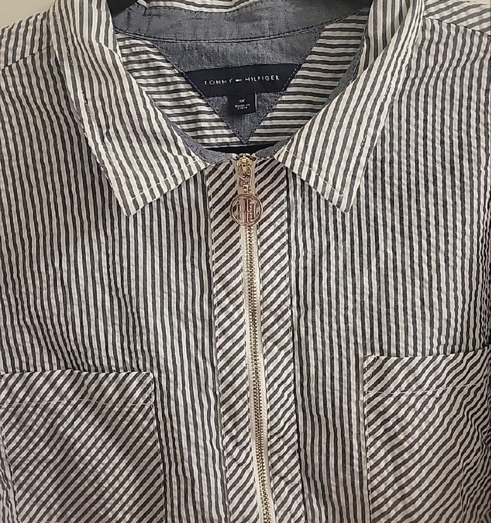 Tommy Hilfiger Striped Half-Zip Button Sleeve Seersucker - Black & White Size 1x - Picture 2 of 5